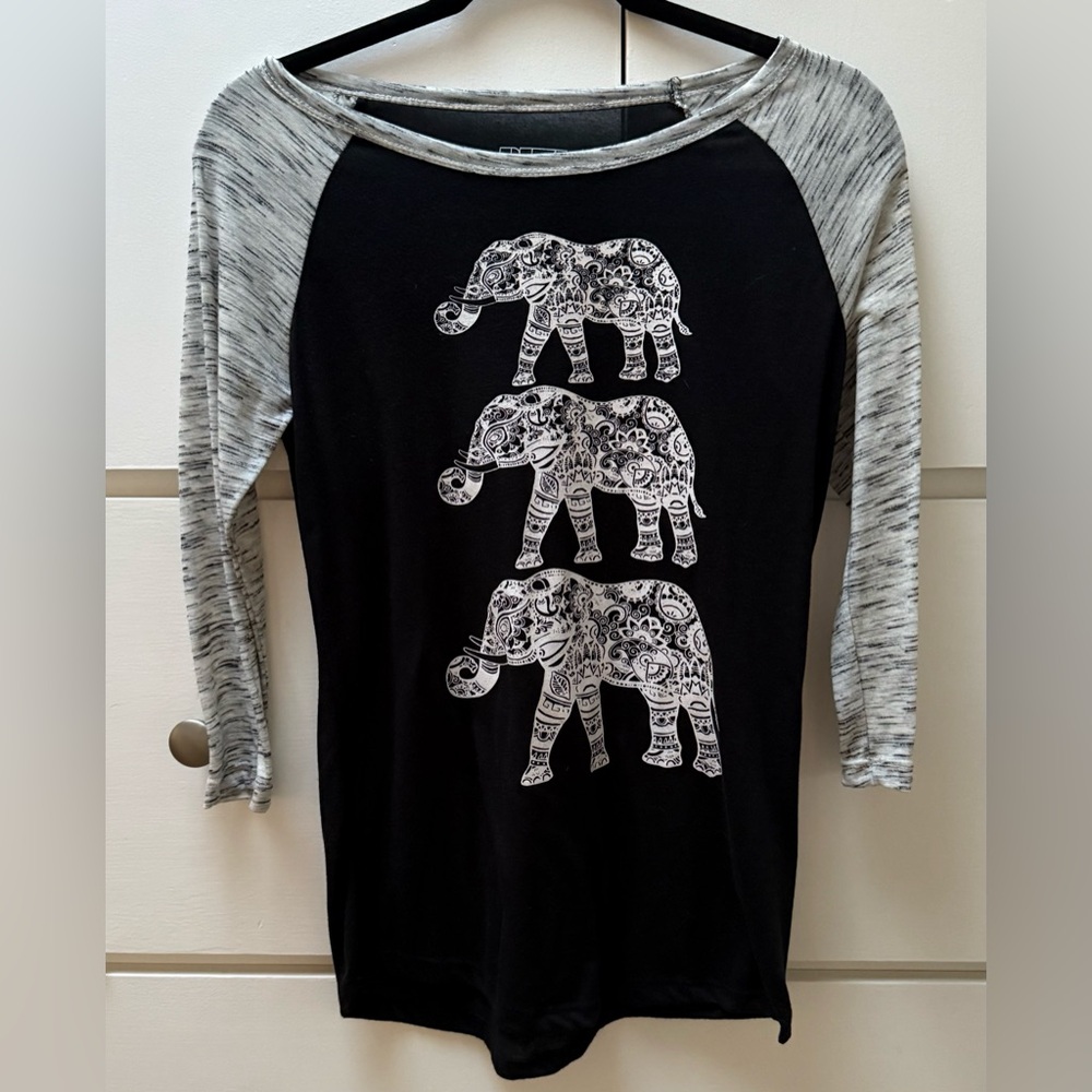 NWOT Freeze black and heathered grey jersey teeshirt with elephants in size S